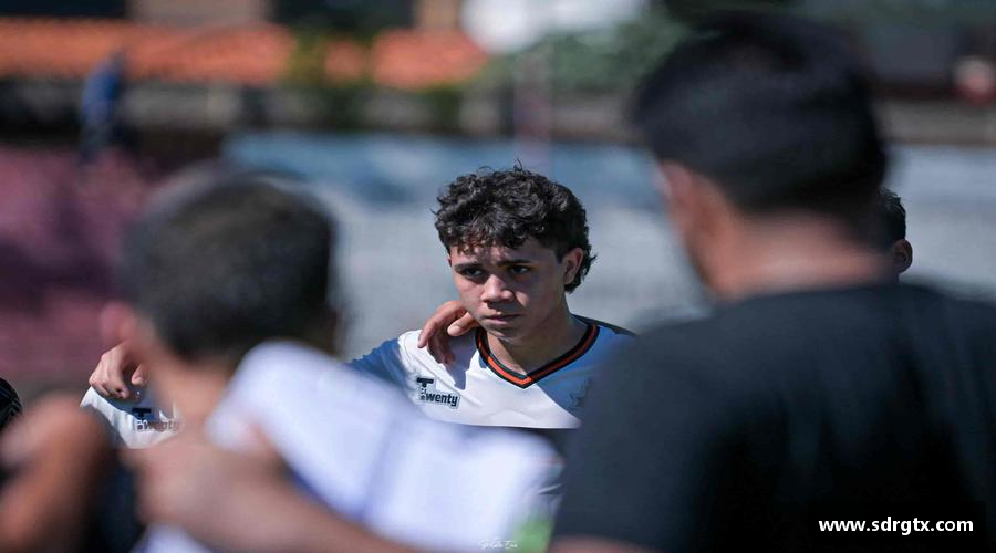 qy球友会官方网站汗水与梦想，共创辉煌！